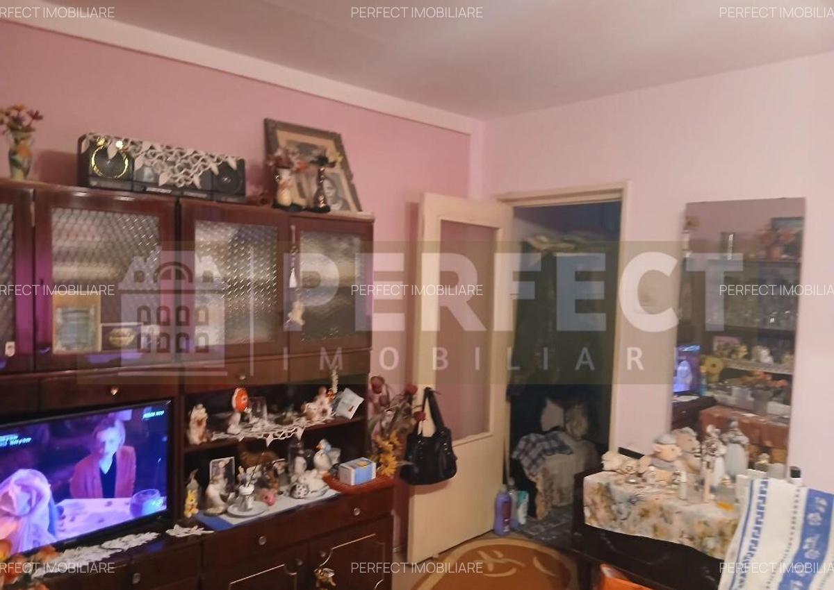 Apartament 2 camere, et.2/4 -Zarandului - 40.000 euro - 4