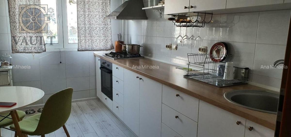 Apartament 3 camere semidecomandat - Calea Vitan - 1