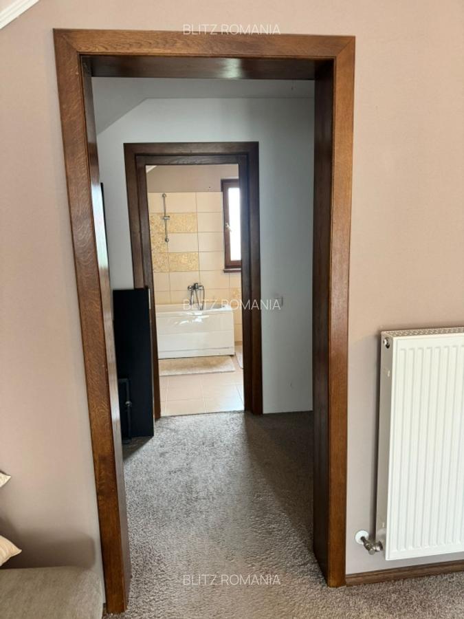 Casa superba intr-o zona linistita - 4 dormitoare, 3 bai, living spatios si grad - 18