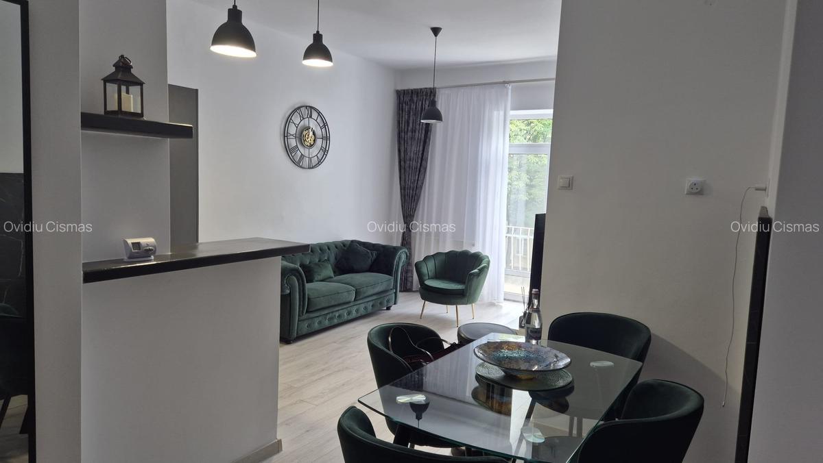 Apartament cu 3 camere decomandat, mobilat în Brașovul Vechi - 1