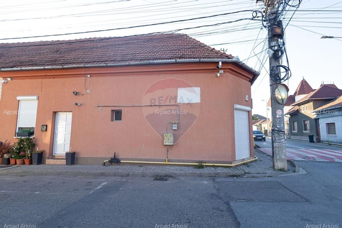 Apartament de vanzare si spatiu comercial COMISION 0% - 8