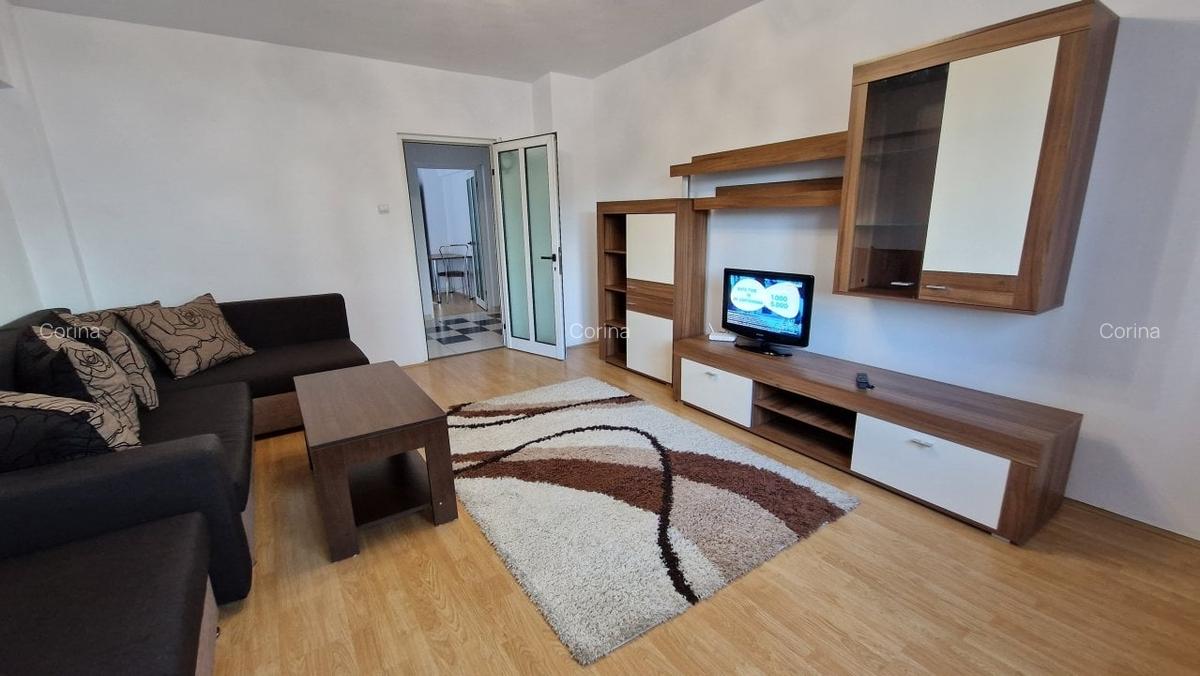 Proprietar,ofer spre inchiriere ap 3 camere-decomandat zona piata 700 - 1