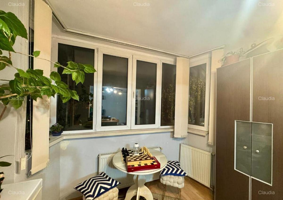 Apartament de 3 camere zona TRACTORUL - 1