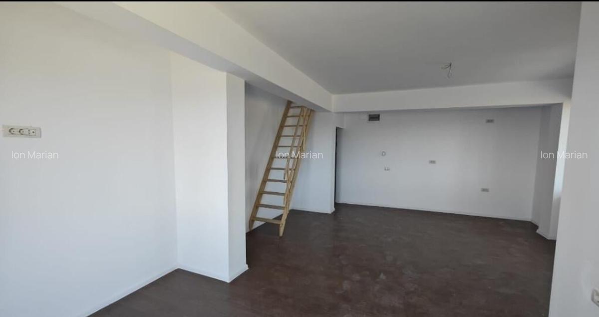 Inchiriez apartament 3 cam tip duplex cu vedere la mare si Lqc Nord - 3