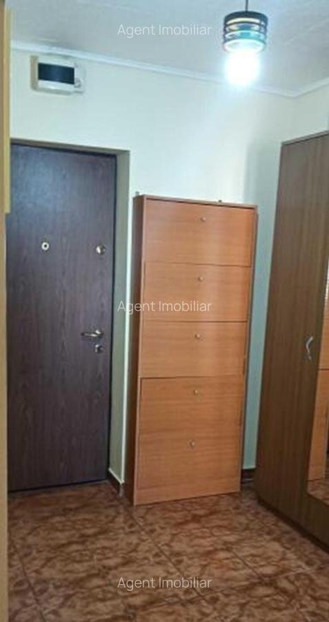 Vitan mall etaj 4 decomandat clasica - 3
