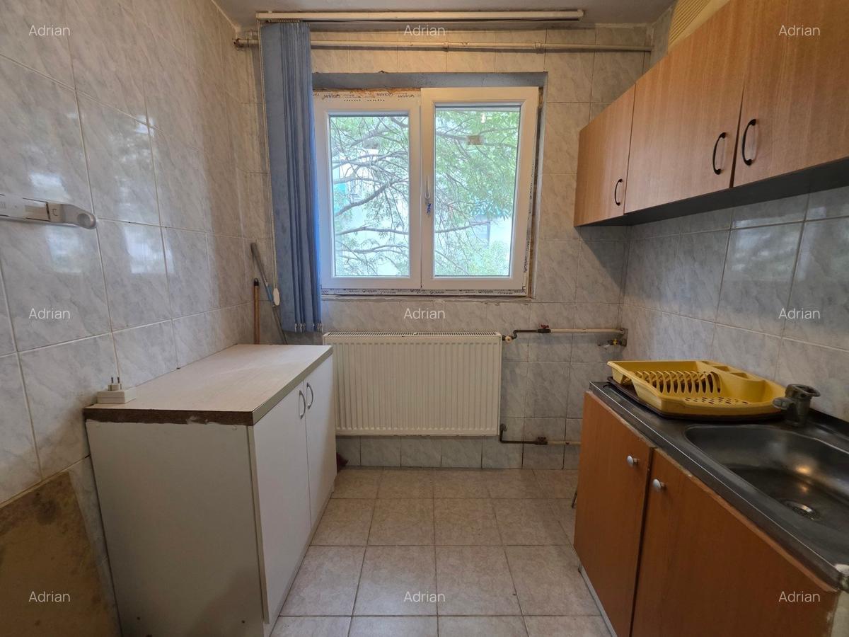 Pajura, chiar pe strada Hrisovului, bloc reabilitat, - 2