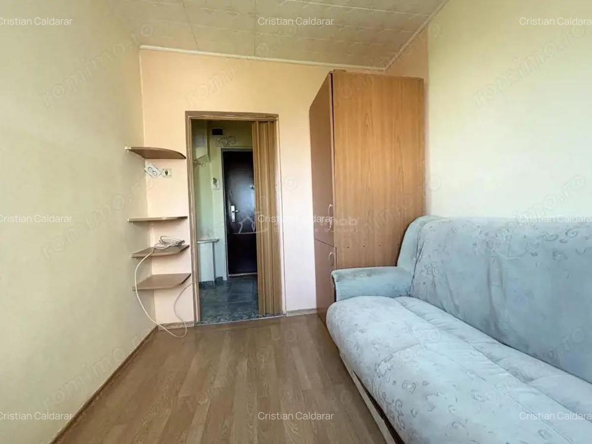 Garsoniera decomandata de vanzare Rogerius - str. Aluminei - etaj 9 - 2 lifturi - 2