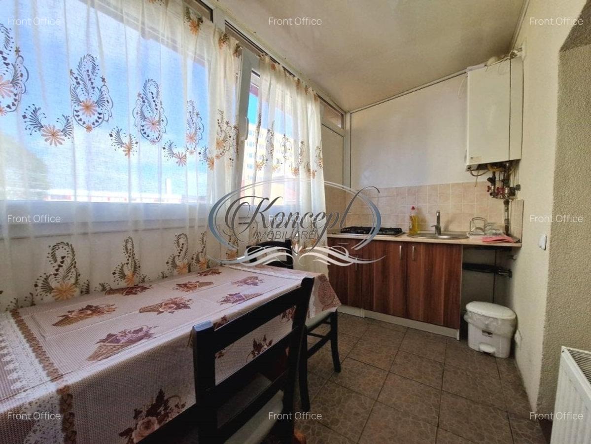 Apartament la casa, zona UMF - 5