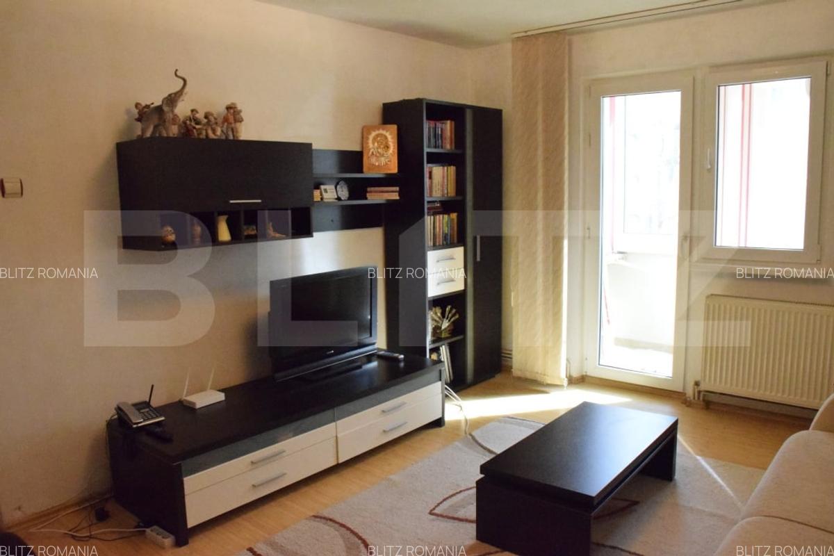 Apartament cu 3 camere, semidecomandat, la etaj intermediar, zona Astra - 1