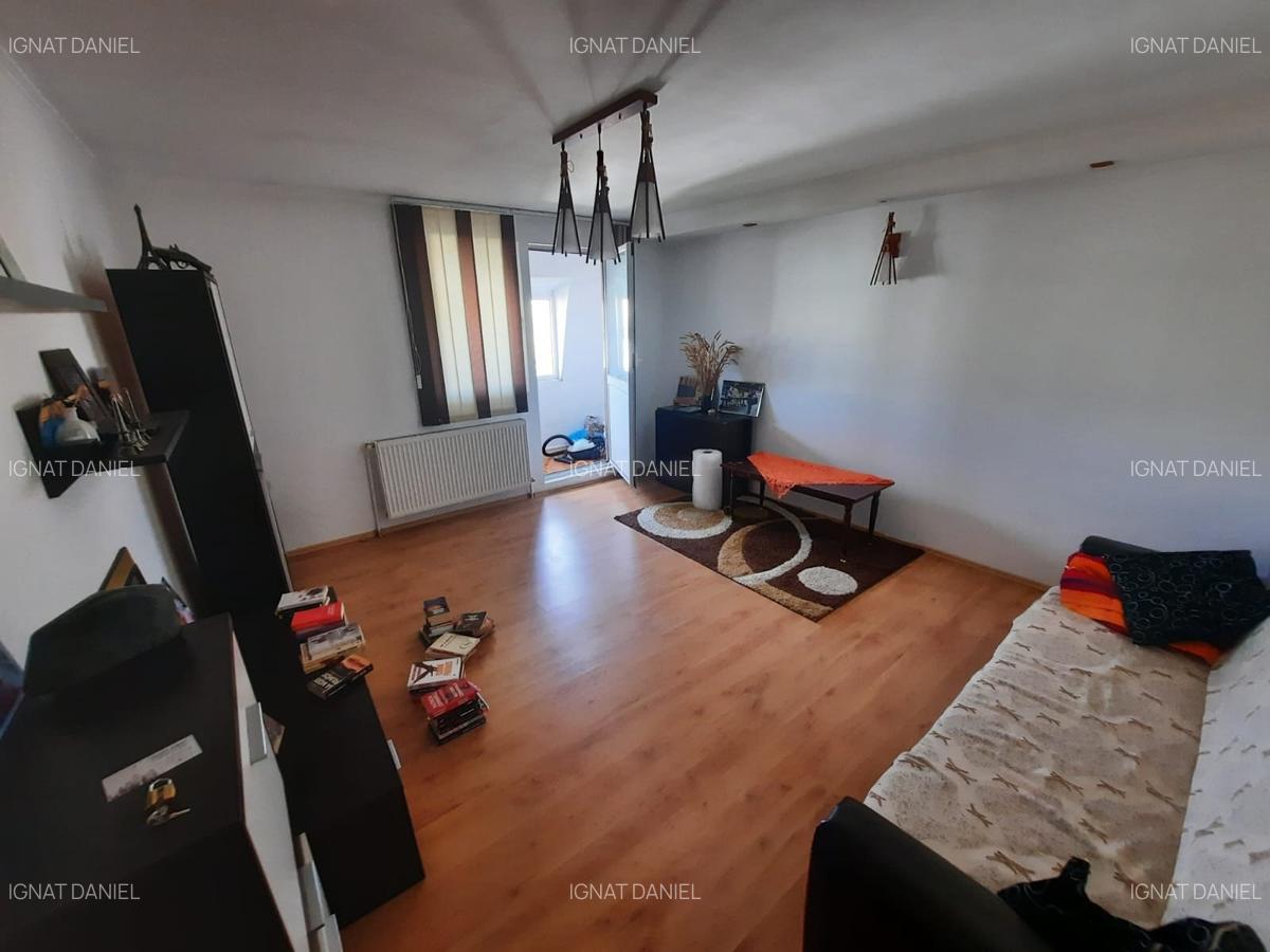 Apartament cu 3 camere decomandat, zona Nicolina - 3