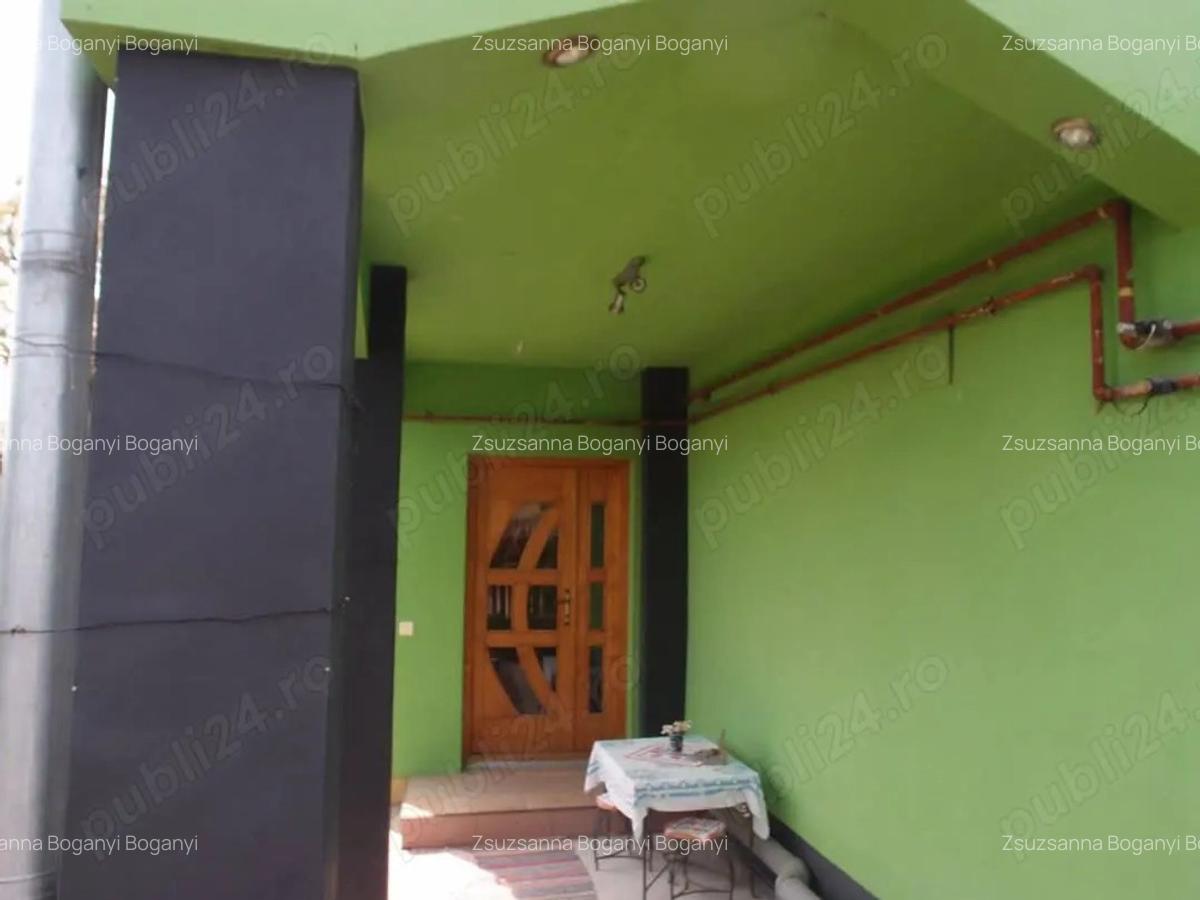 Vand casa in Com. LIVEZENI - 3 Vand casa in Com. LIVEZENI - 3