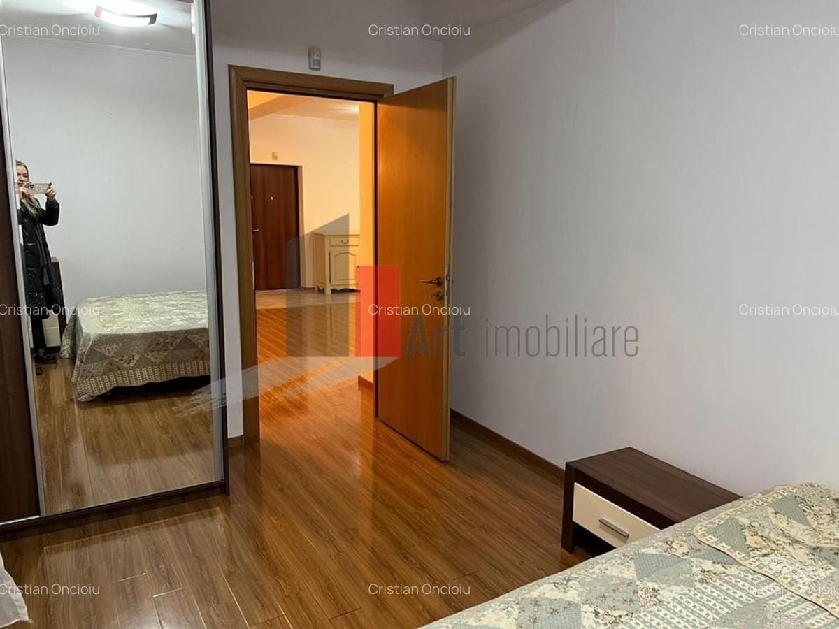 Apartament cu 3 camere semidecomandat în 1 Mai - 7