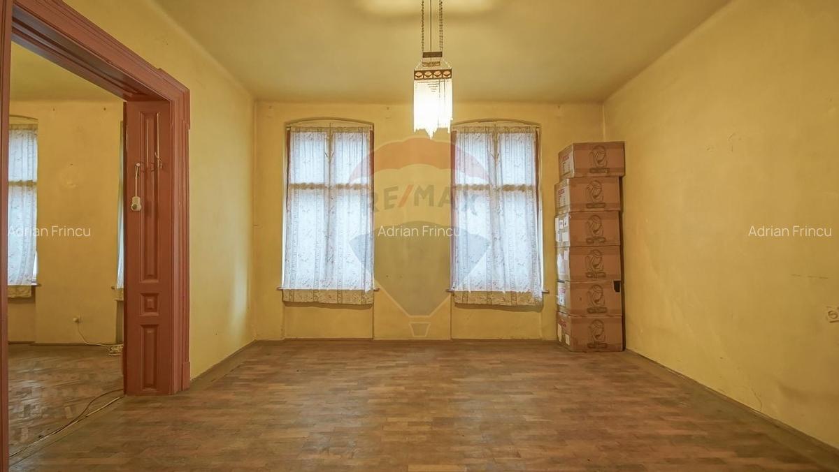 Vila pe str Alexandru Ioan Cuza, 10 camere, S + P + E, teren 282 mp - 7