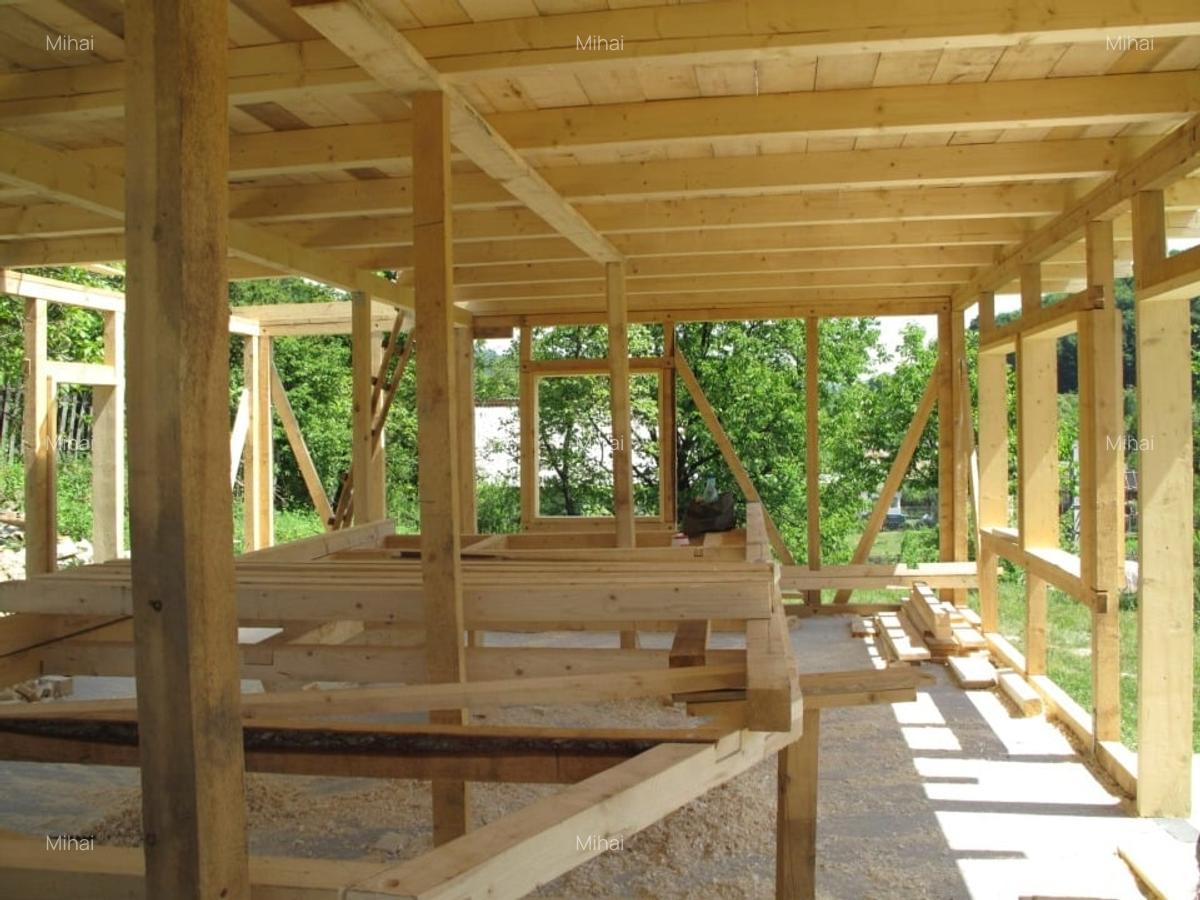 Casă de vacanță sau permanentă, pe deal, cu curte terasată și priveliște superbă - 11