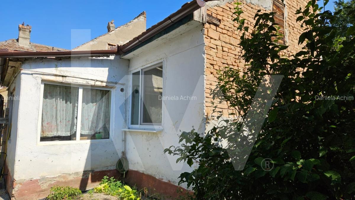 Casa individuala compusa din doua apartamente, cu teren liber de 540 mp - 18