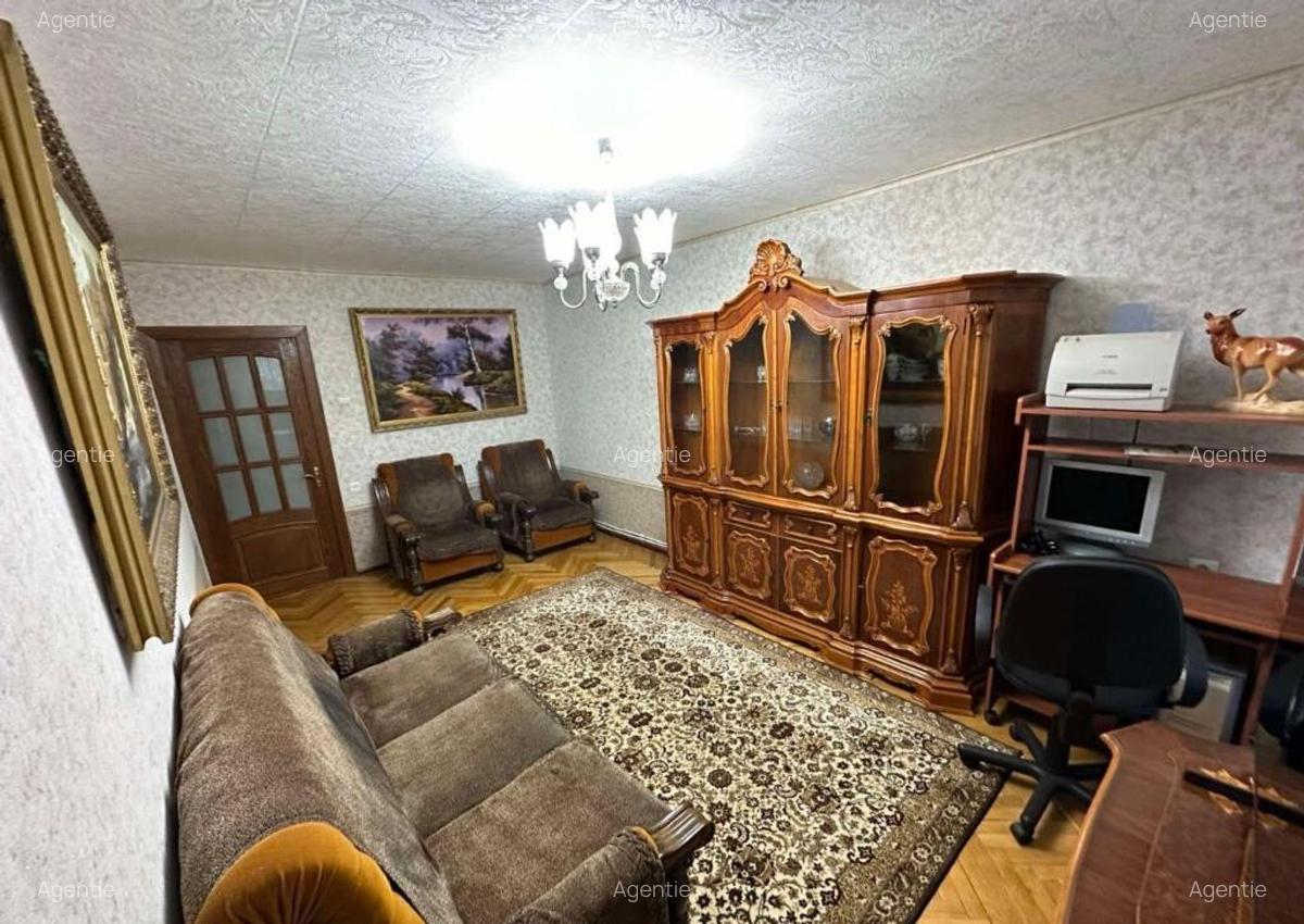Apartament cu 3 camere, situat in zona Eroii Revolu?iei - 3