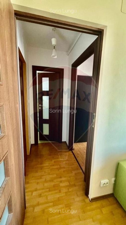 Apartament cu 3 camere semidecomandat, mobilat în 1 Mai - 9