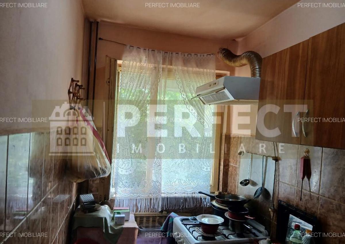 Apartament 2 camere, et.2/4 -Zarandului - 40.000 euro - 12