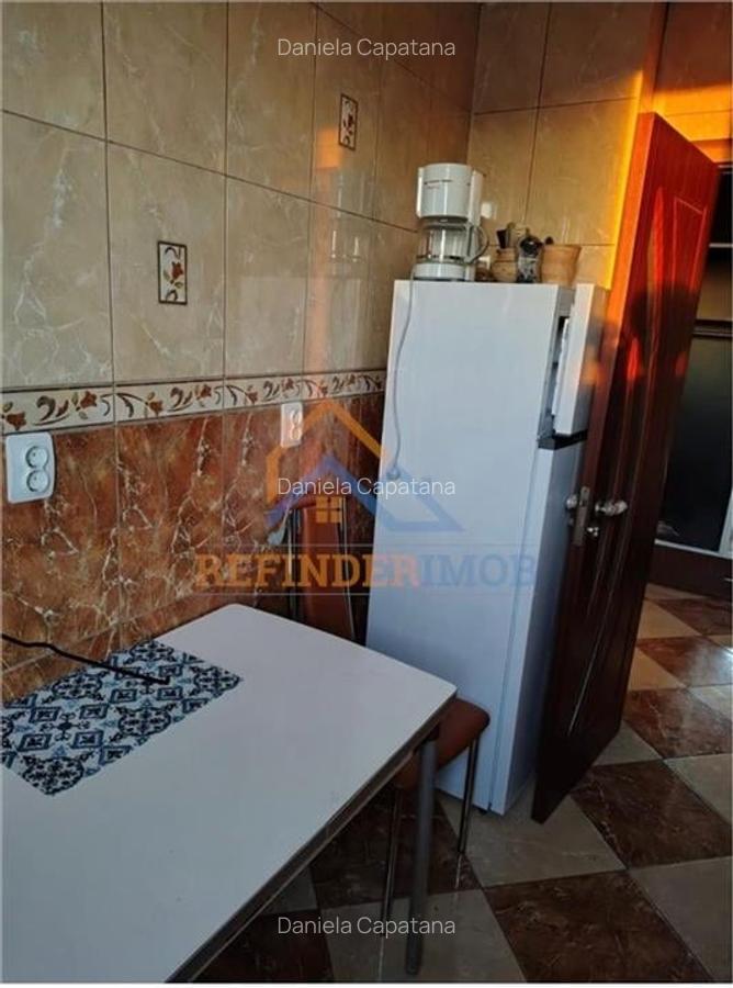 Apartament cu 3 camere semidecomandat în Valea Ialomiței - 7