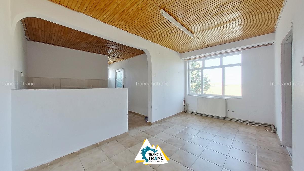Clădire împunătoare de 540 mp pe 2 nivele în Sânnicolau Mic - 10