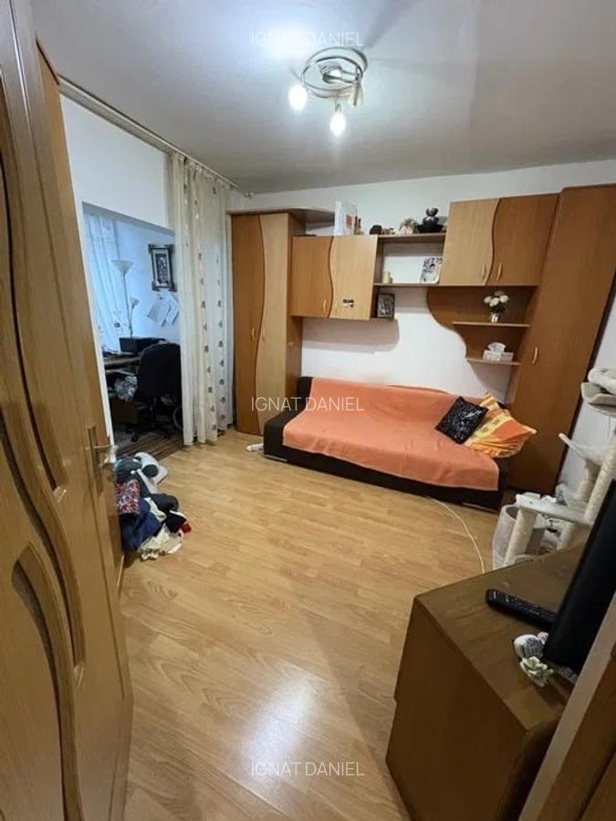 Apartament cu doua camere decomandat, zona Canta - 2