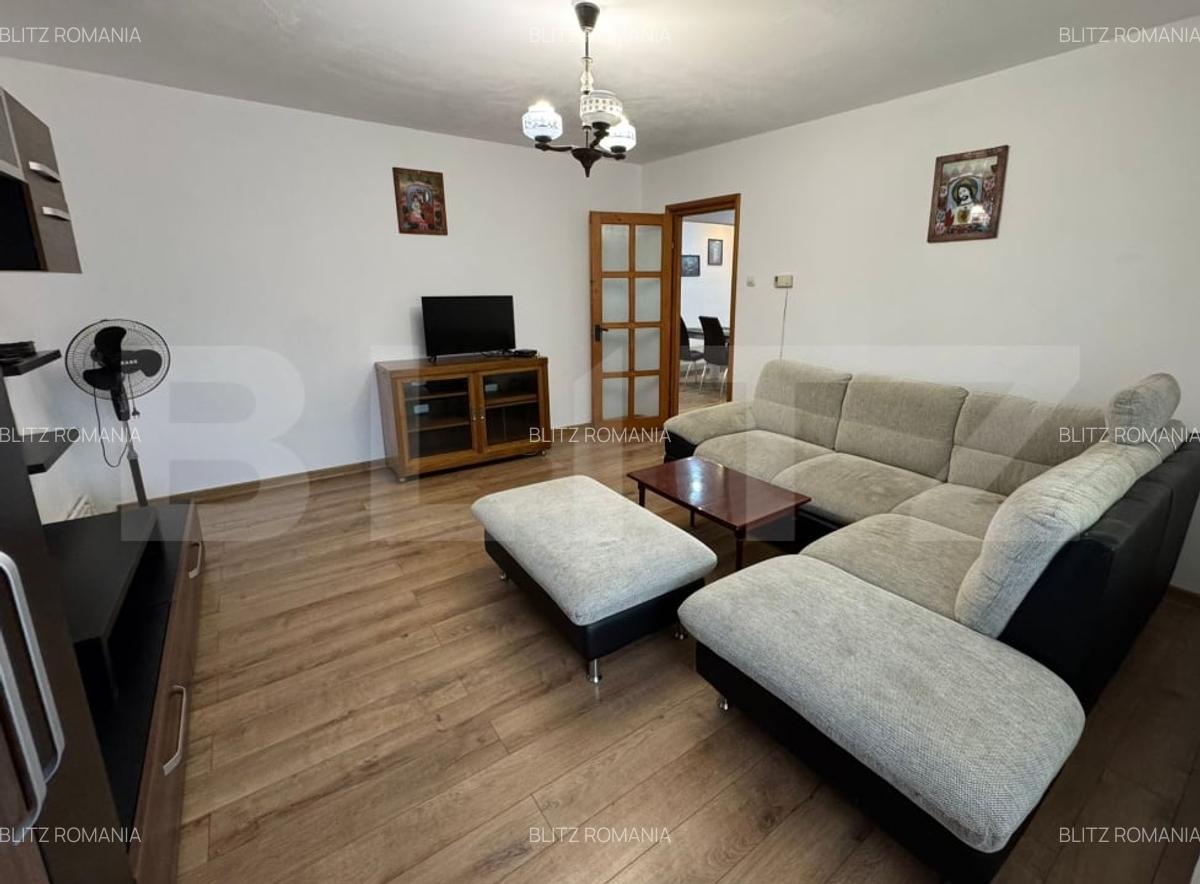 Apartament cu 3 camere, zona Dumbrava - 1