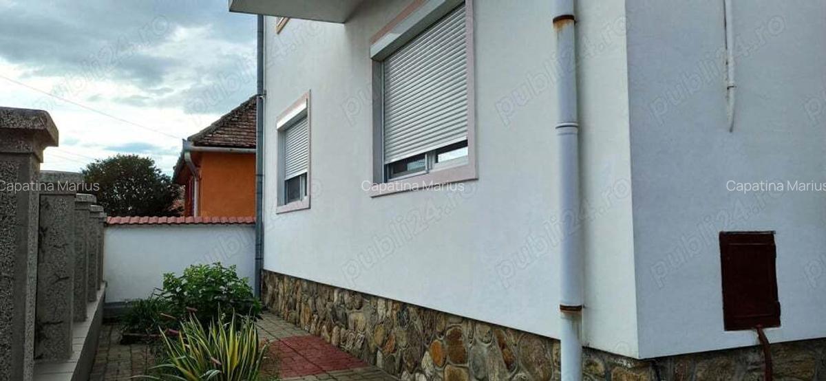 VIND apartament IN CASA cu etaj apartamentul este la parter , INTRARE SEPARATA, utilitati separate - 2