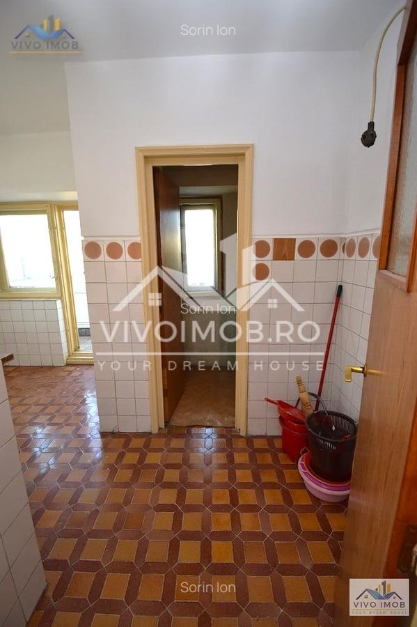 Unirii-Bd. Liberatății |  etaj 5/8 | 67 mp | bloc monolit | vedere Casa Poprului - 13 Unirii-Bd. Liberatății |  etaj 5/8 | 67 mp | bloc monolit | vedere Casa Poprului - 13