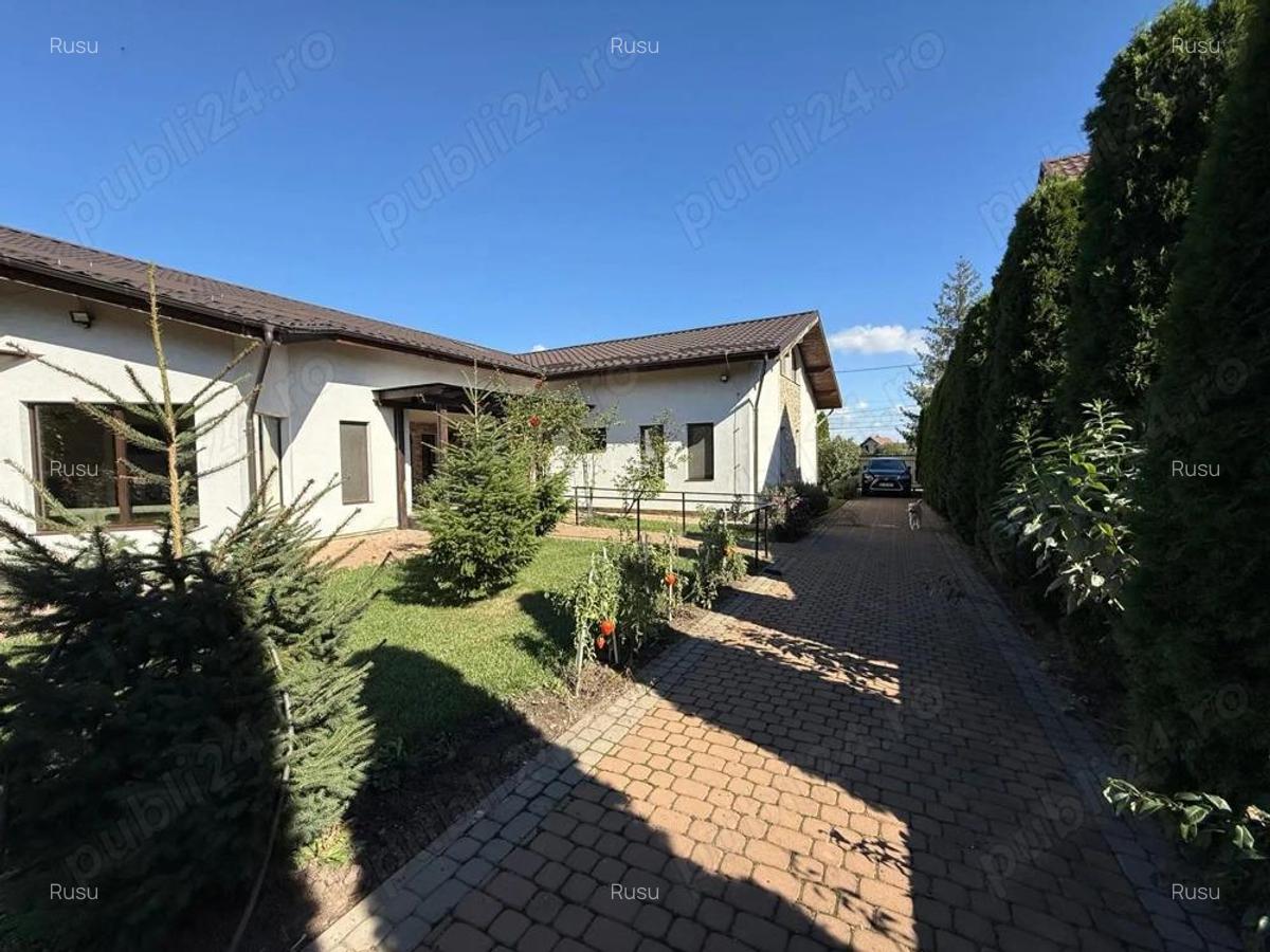 Proprietate Deosebita in Radauti . Casa de vanzare cu 1000mp2 teren direct proprietar Comision 0% - 4
