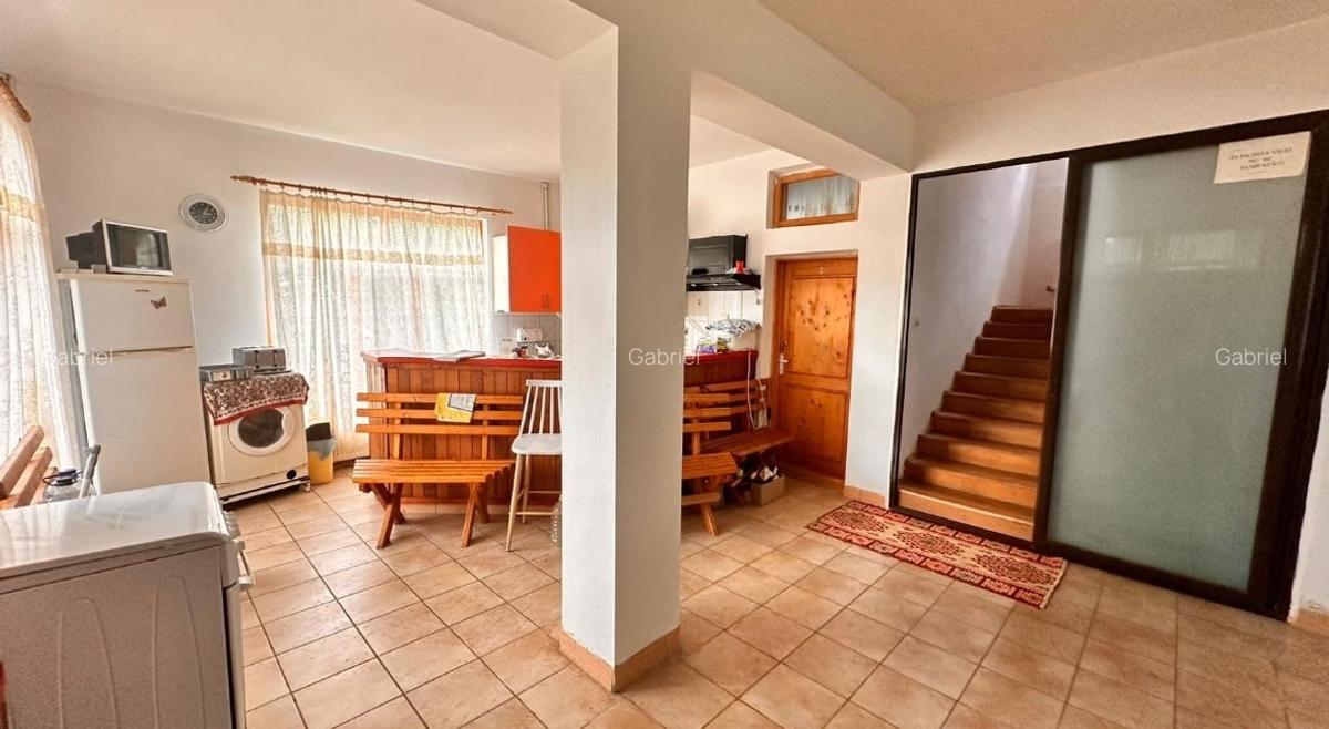 Vila parter+2 etaje, 270 mp, 11 camere plus Teren - 8
