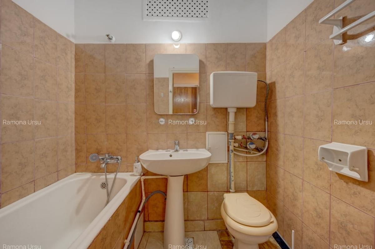 Apartament 3 camere decomandat Titan, Pta. 1 Decembrie - 11