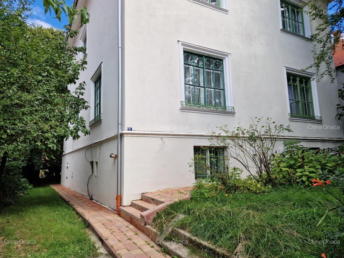 Apartament ultracentral cu garaj, str. Bisericii Ortodoxe - 1