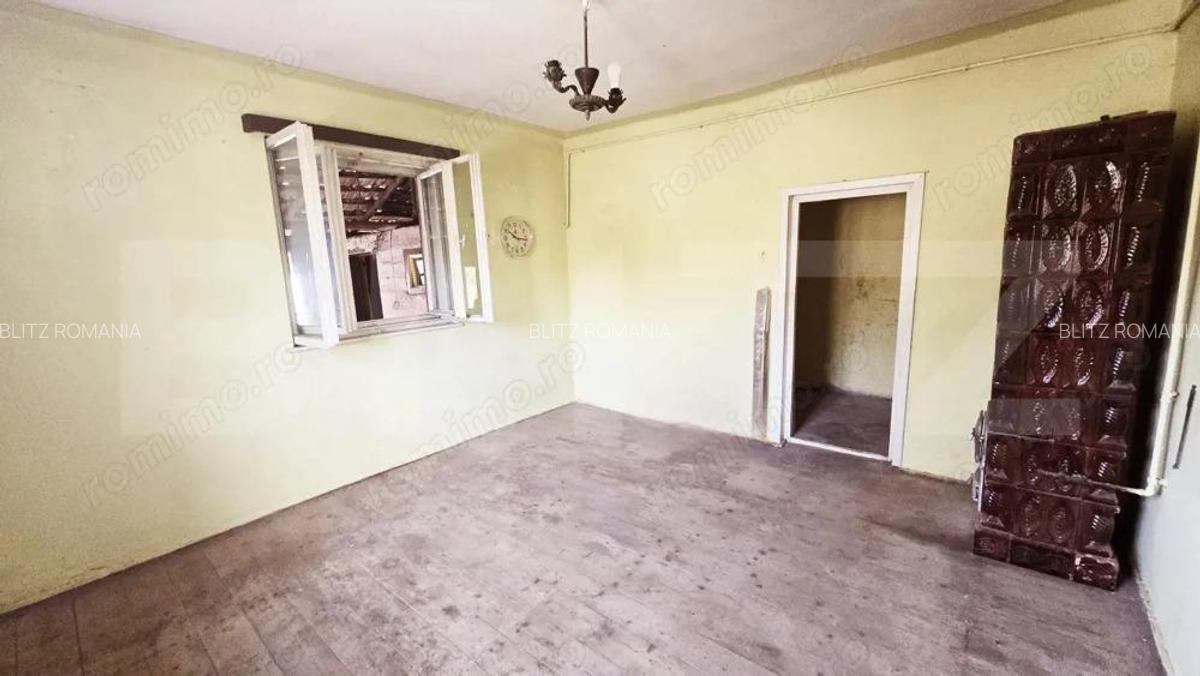 Casa individuala cu 2 camere, 740 mp teren, B dul Revolutiei - 1