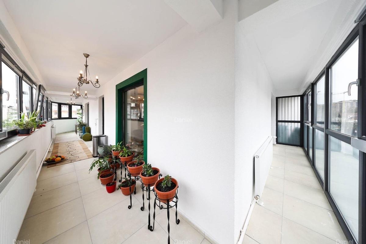 Apartament cu 3 camere decomandat, mobilat în Tractorul - 9