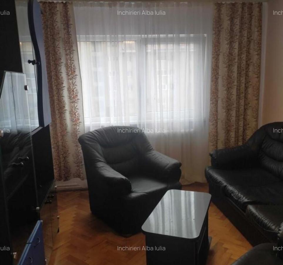 Apartament cu 3 camere, decomandat, Centru - 2