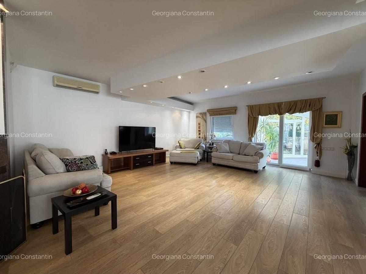 Vila cu piscina interioara, mobilata, langa British School - 2