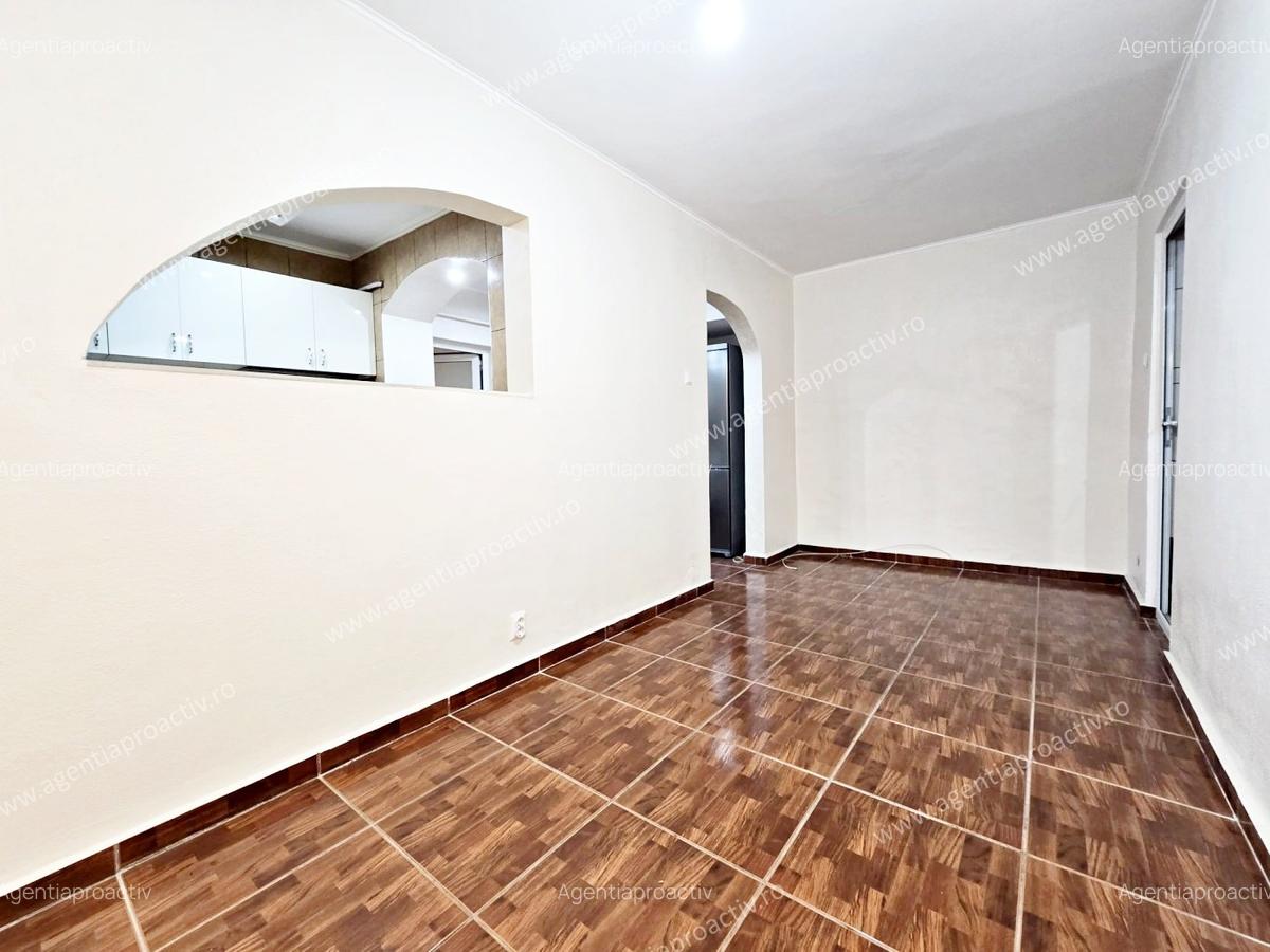 Apartament cu 3 camere, Micro 17, pretabil și pentru activități comerciale. - 3