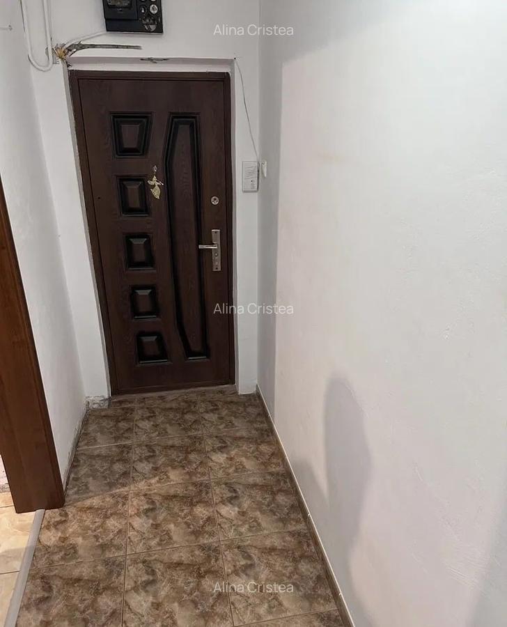 Metrou 1 Decembrie - Apartament 2 camere , decomandat - 8