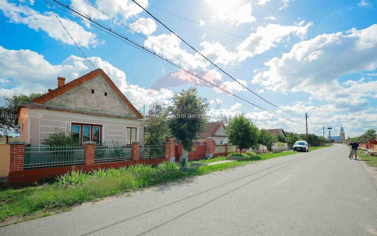 Casa cu 4 camere de vanzare ?i teren 4063 mp, in Ineu... - 1