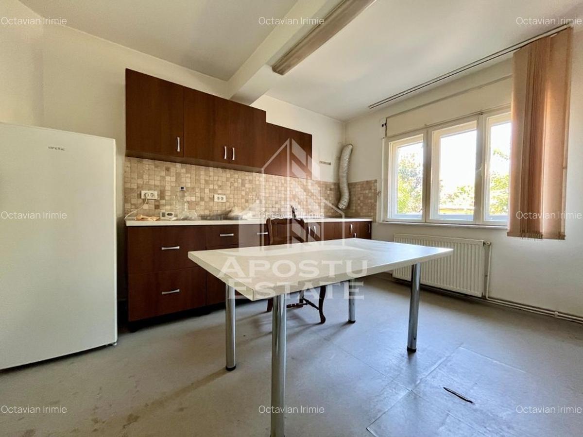Casa cu 5 camere, 2 bai, pretabila pentru birouri. Girocului - 4