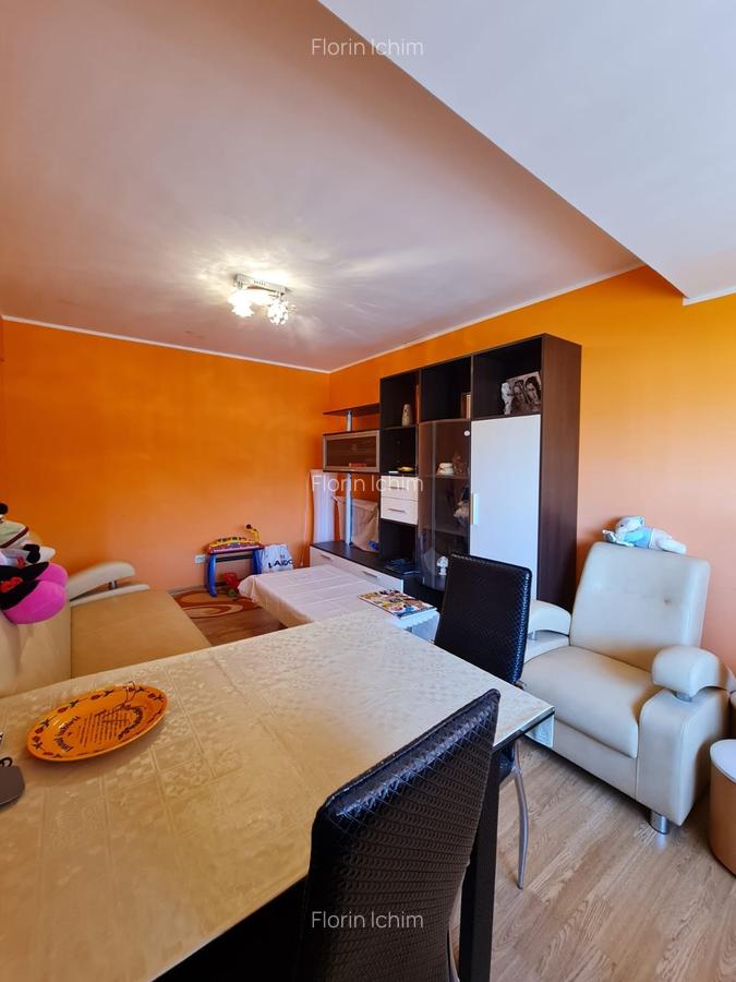 Vanzare apartament 2 camere, in Galati, Micro 21, la mansarda, sup.48mp, liber - 2
