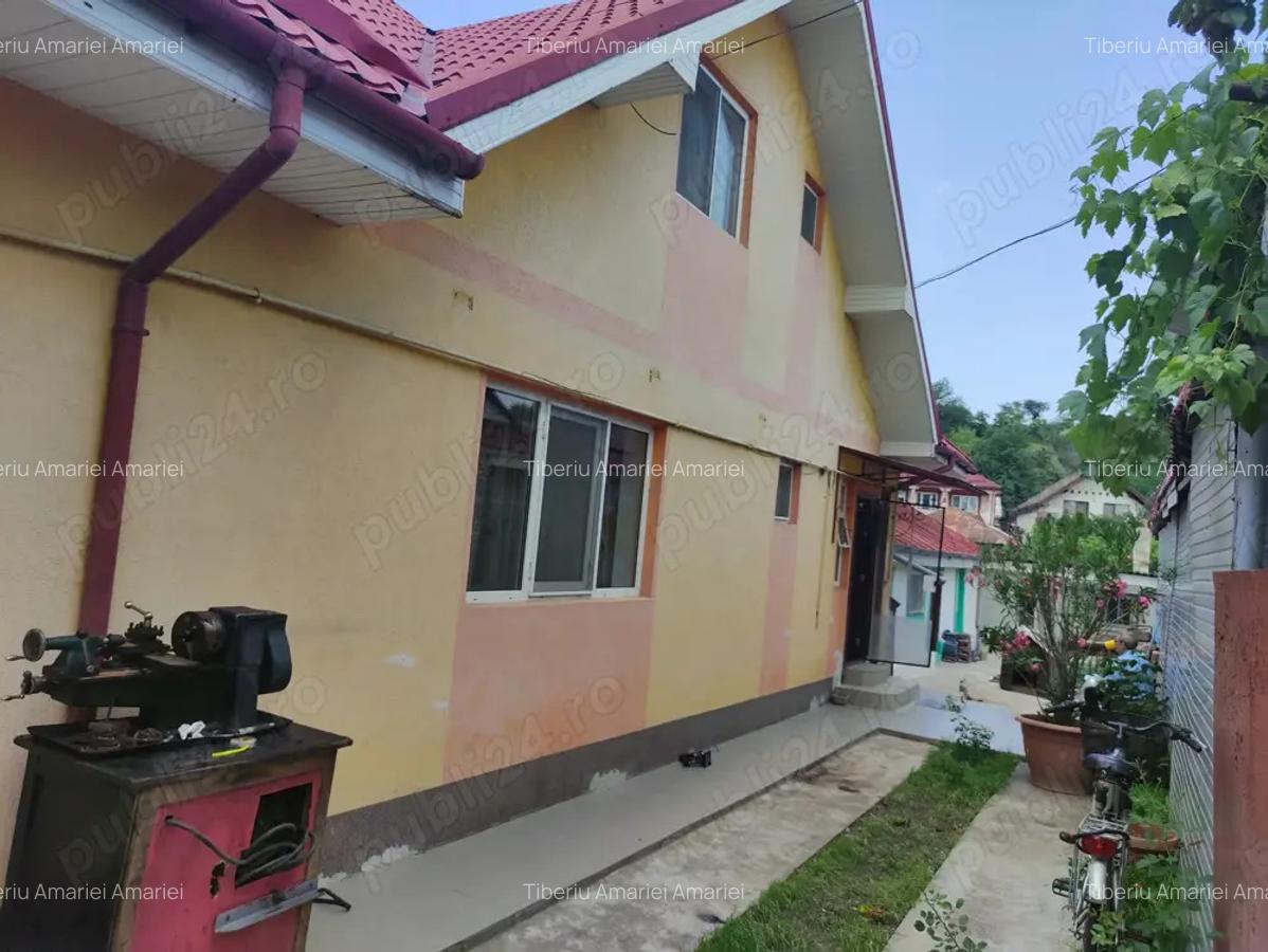 Vad casa cu etaj cartier 1 mai strada trotu? vizavid de ?coala numarul 9 - 5