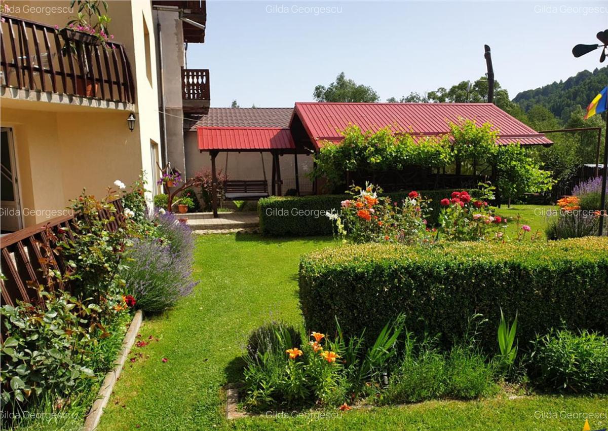 FILM! Pensiune in decor de poveste, loc de istorie si legend - 15