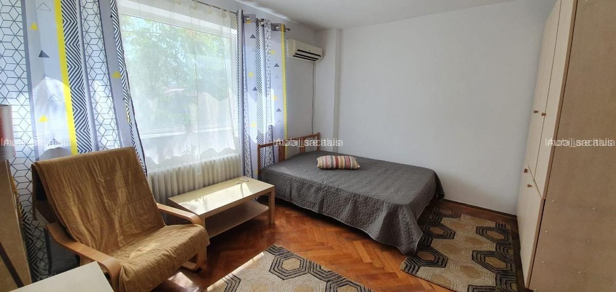 Garsoniera situata pe B-dul Iancu de Hunedoara la etajul 3, bloc izolat - 10