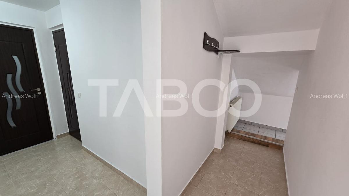 Apartament de vanzare 3 camere luminoase si balcon in zona Tilisca - 13