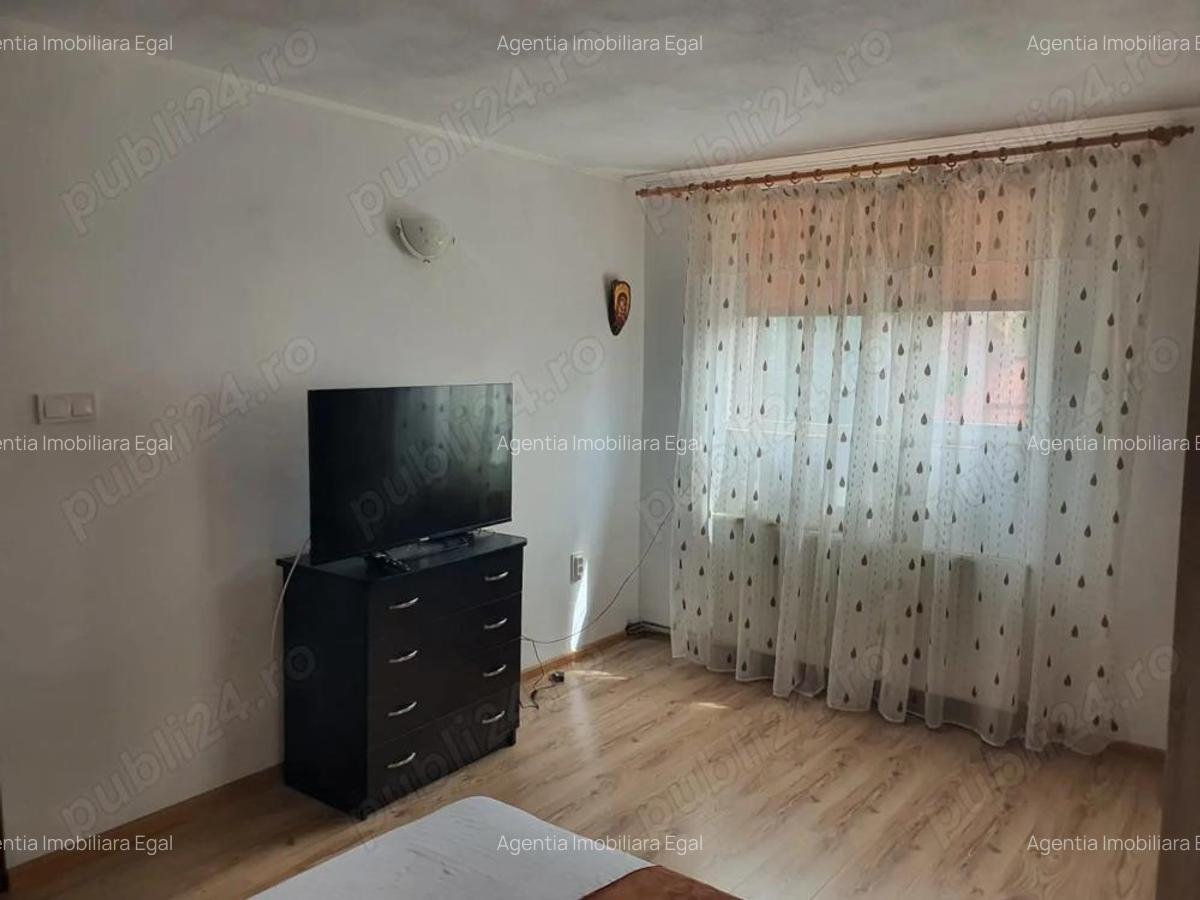 Apartament doua camere la curte, zona 1 Mai. - 6