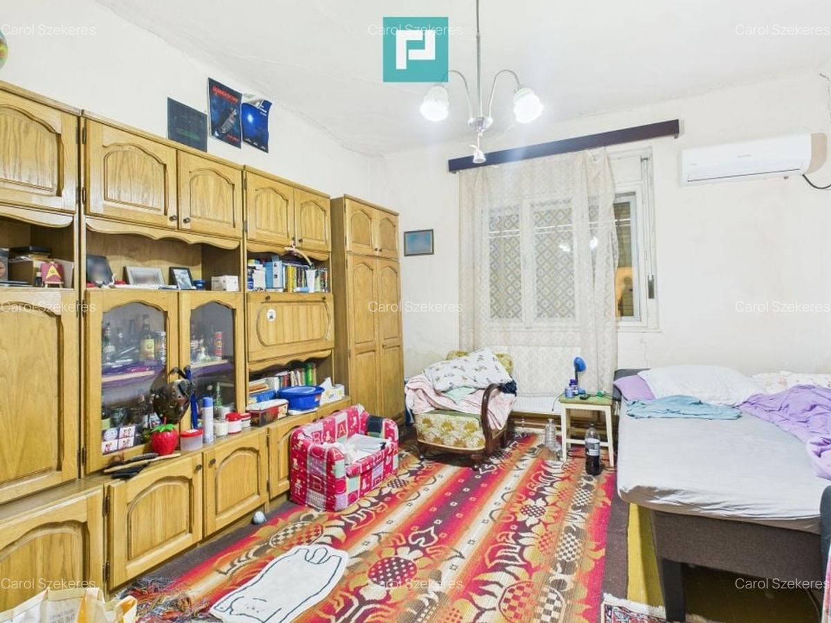 Casă cu 8 camere de renovat în Pârneava - 7