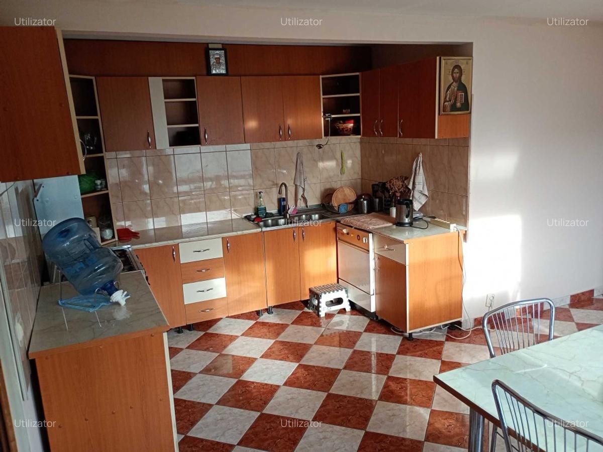 Casa de lemn, spatioasa, in zona linistita  in cartierul Odaii, Otopeni - 8