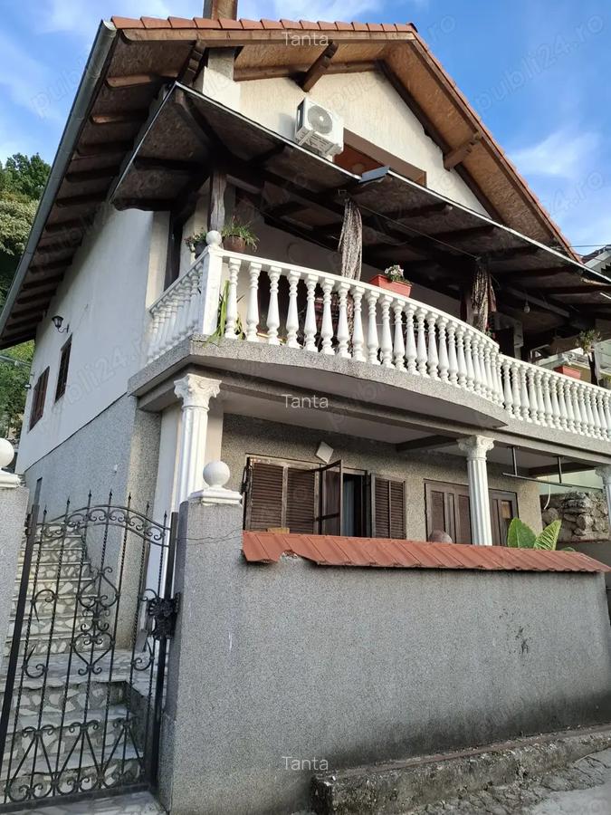 Casa spa?ioasa cu vedere panoramica, situata in Tekija Serbia, la doar 25 km de Por?ile de Fier I - 1