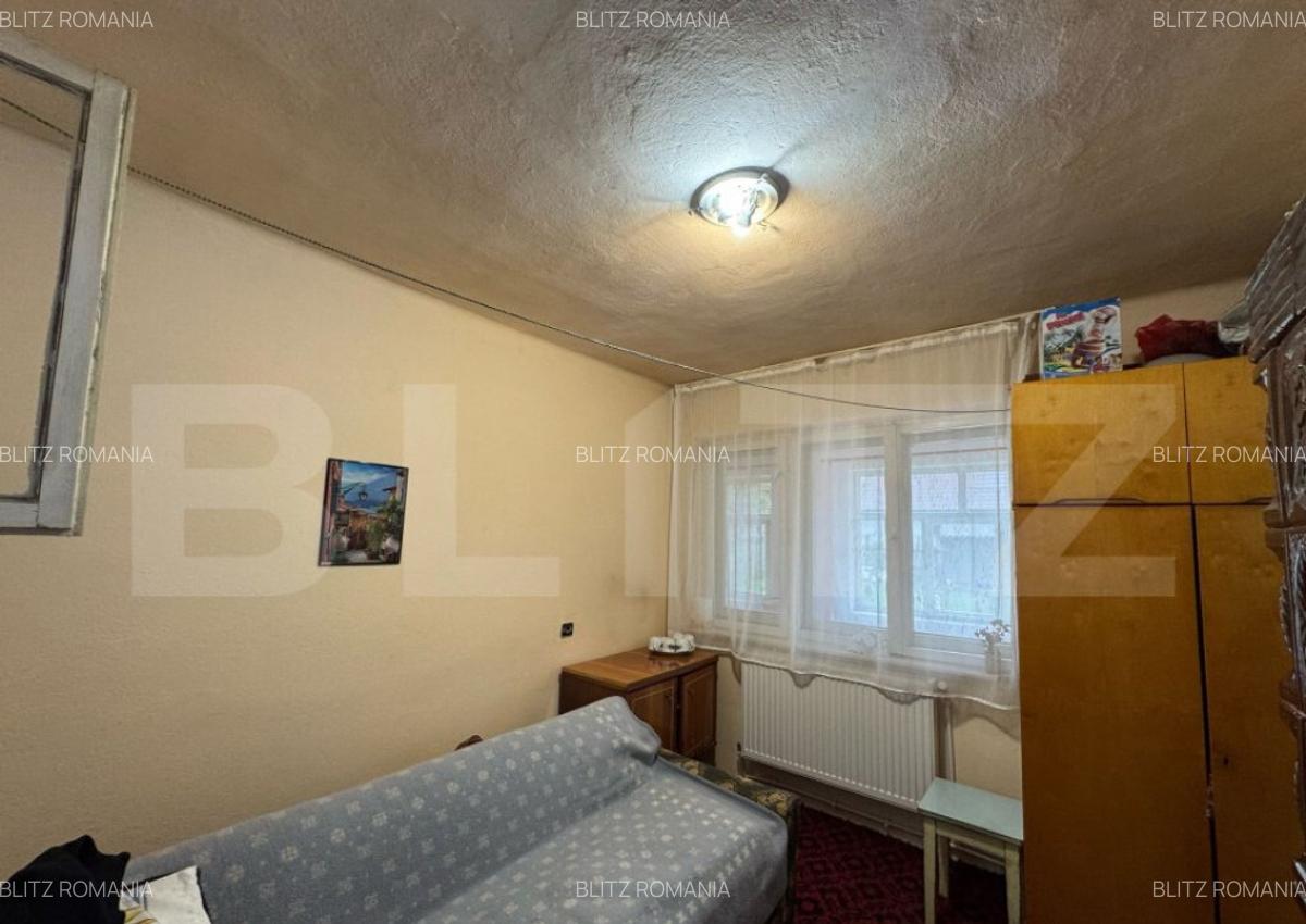 Casa de vanzare, cu 3 camere, 120 mp, 1080 mp teren, zona Si - 10